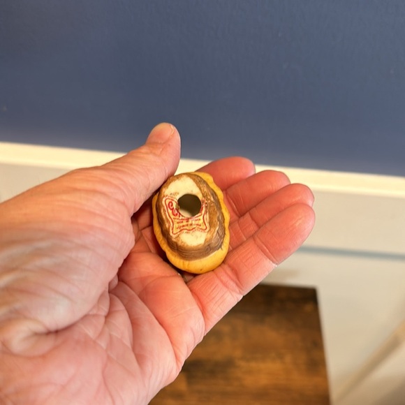 Vintage Enesco pig in basket, ceramic mini pigs in baskets mini porcelain pig - Picture 3 of 6